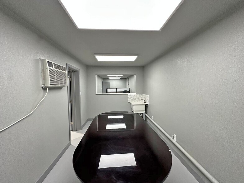 More Photos Of 343-345 W 9th St, Santa Rosa Warehouse For Sale