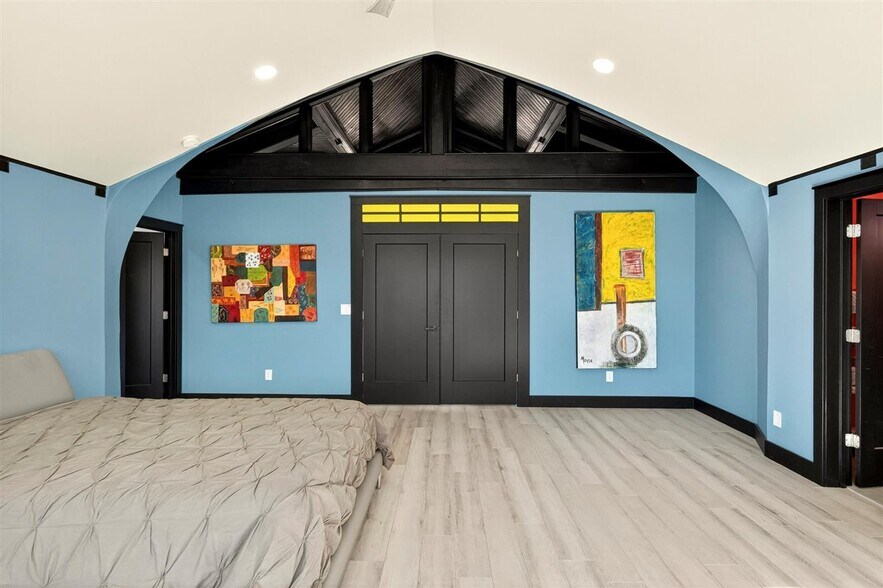 More Photos Of 1034 S Kingshighway Blvd, Saint Louis Office For Sale