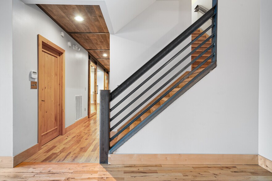 More Photos Of 91 W Hightower Dr, Dawsonville Warehouse For Sale