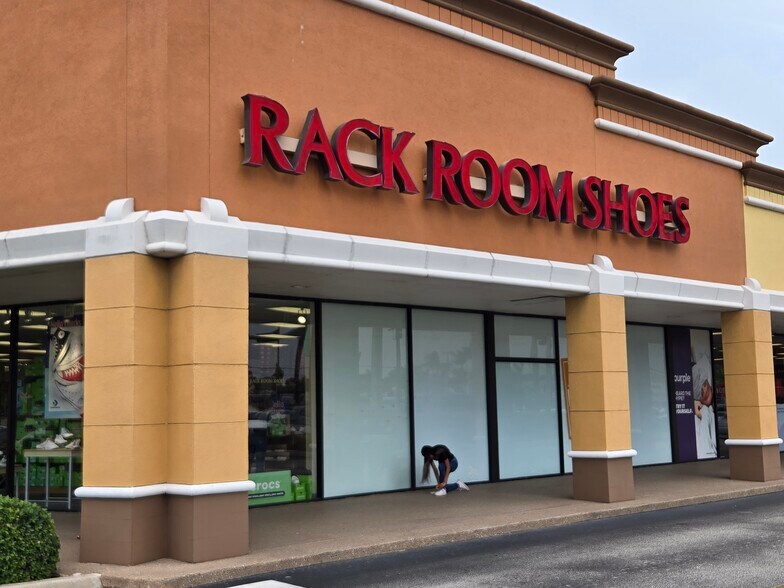 More Photos Of 2321-2377 SE Federal Hwy, Stuart Unknown For Lease