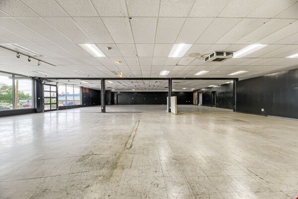 More Photos Of 9110 Ralston Rd, Arvada Showroom For Sale