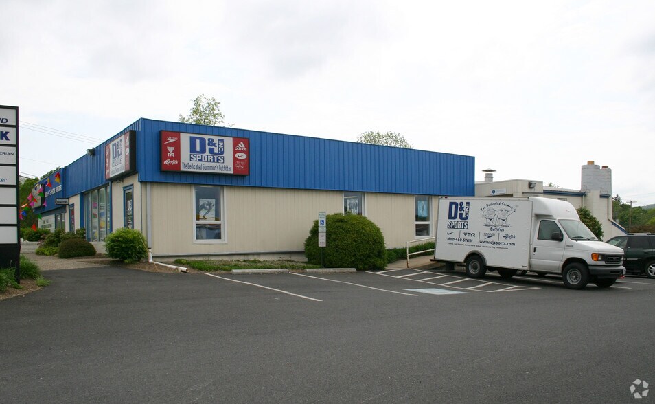 Primary Photo Of 344 S 3rd St, Coopersburg Medical For Sale