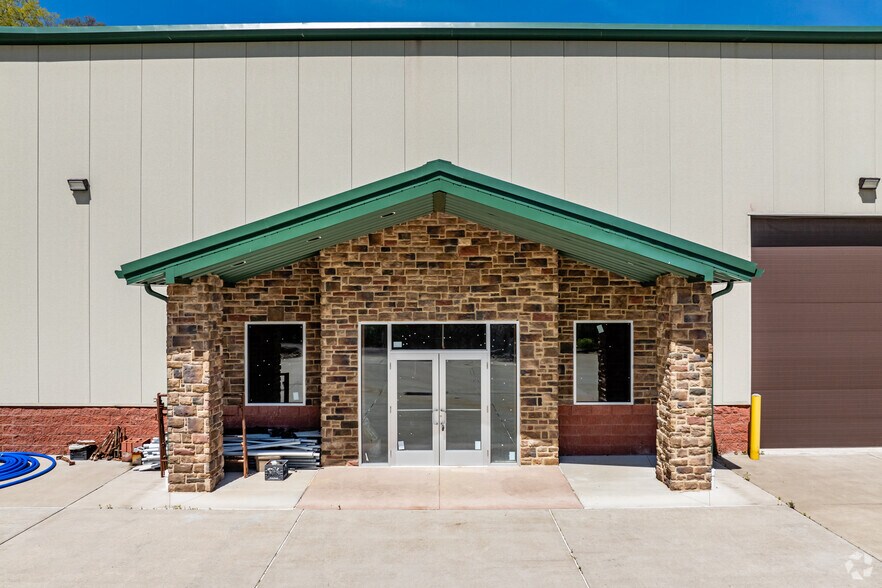 More Photos Of 104 Douglas Rd, Sewickley Light Distribution For Sale