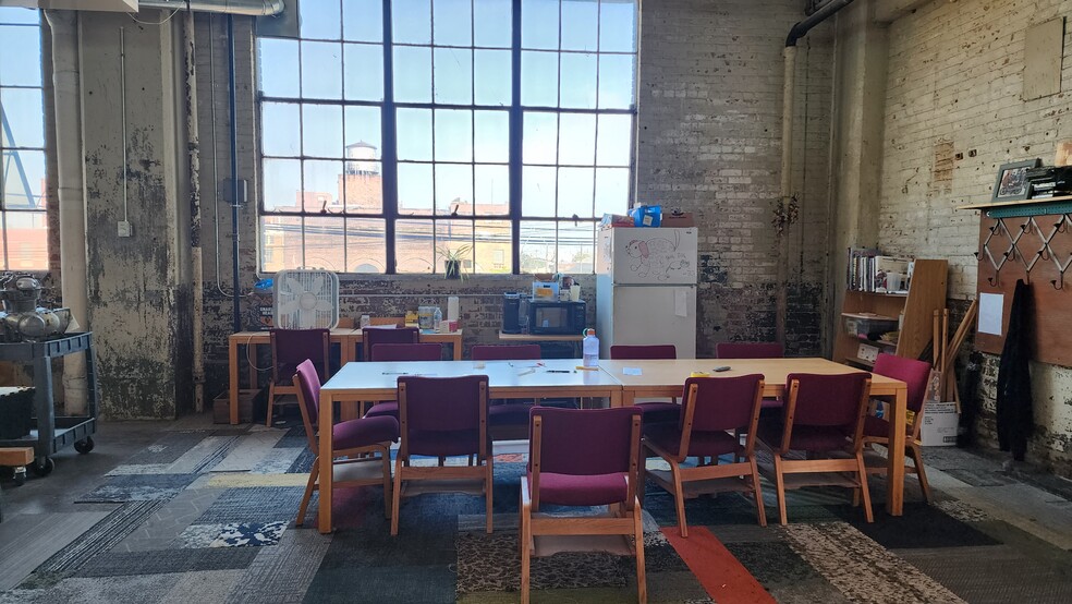 More Photos Of 4806 Hamilton Ave, Cleveland Flex For Lease