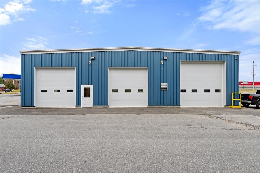More Photos Of 86 Parsons St, Presque Isle Service Station For Sale