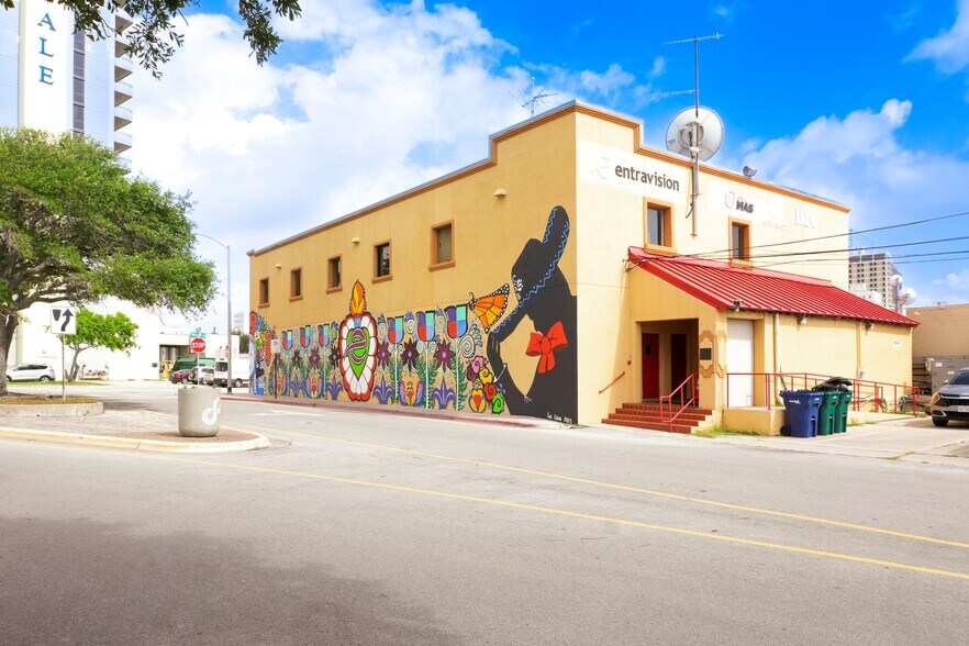 More Photos Of 102 N Mesquite St, Corpus Christi Office For Sale