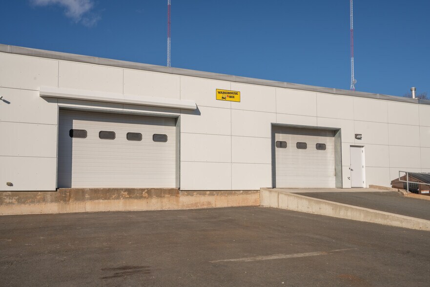 More Photos Of 6 Britton Dr, Bloomfield Warehouse For Lease