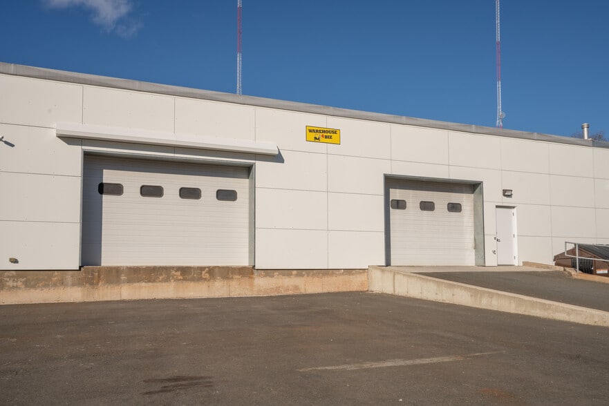 More Photos Of 6 Britton Dr, Bloomfield Warehouse For Lease