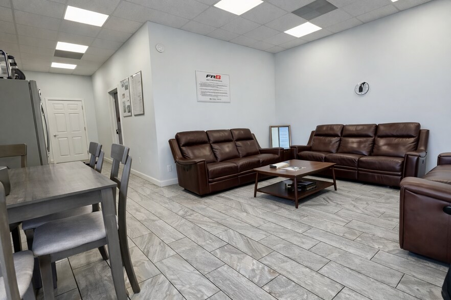 More Photos Of 13703 Cabezut Dr, Laredo Warehouse For Lease