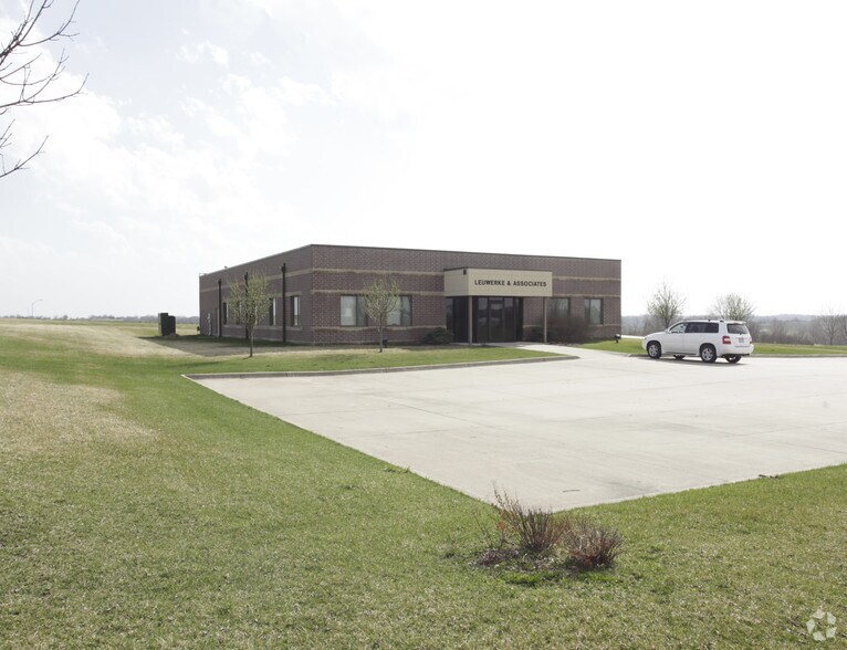 More Photos Of 2200 Gannett Ave, Des Moines Office For Sale