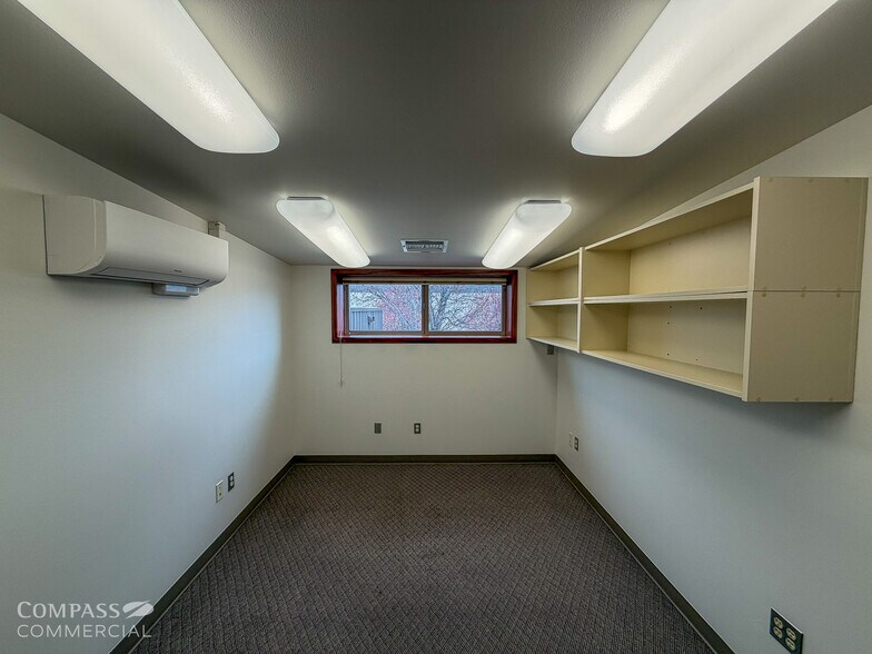 More Photos Of 850 NE 1st St, Bend Service For Lease