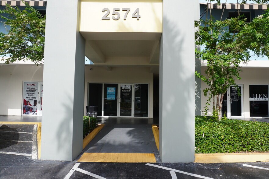 More Photos Of 2520-2650 N University Dr, Sunrise Unknown For Lease