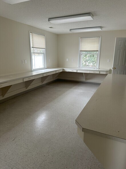 More Photos Of 215 John St, Lake City Office For Sale