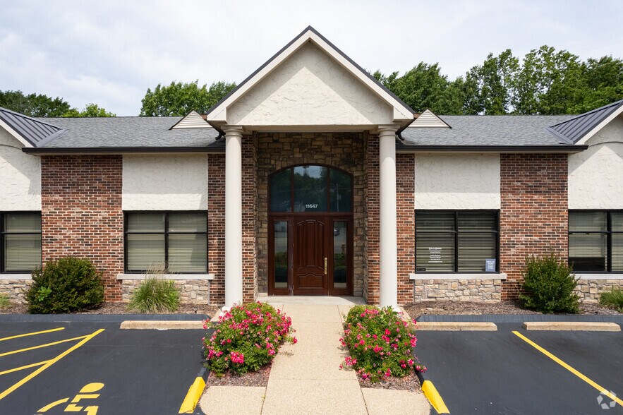 More Photos Of 11647 Gravois Rd, Saint Louis Office For Sale