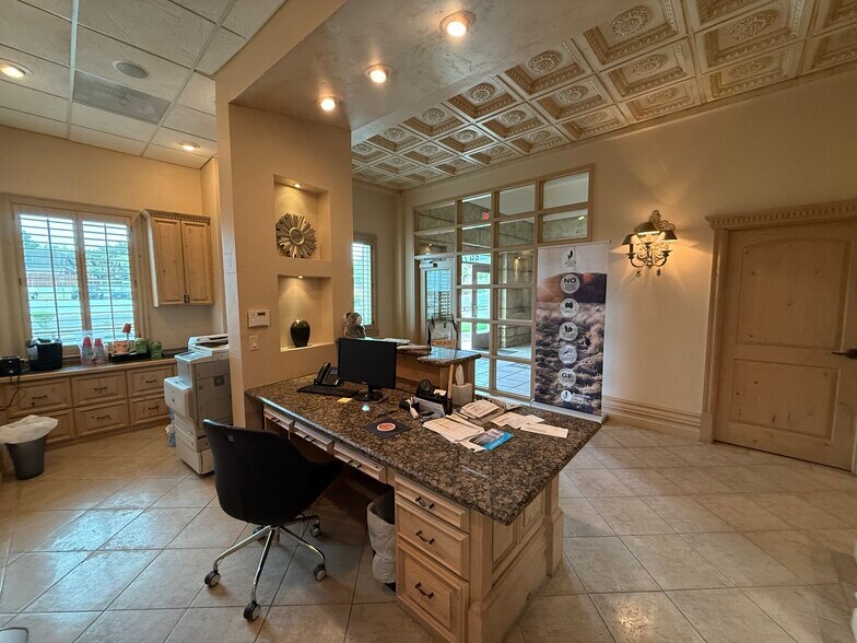 More Photos Of 5974 Silver Springs Dr, El Paso Office For Sale
