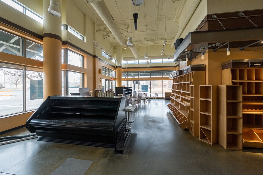 More Photos Of 3253 Dodge St, Omaha Hotel For Sale