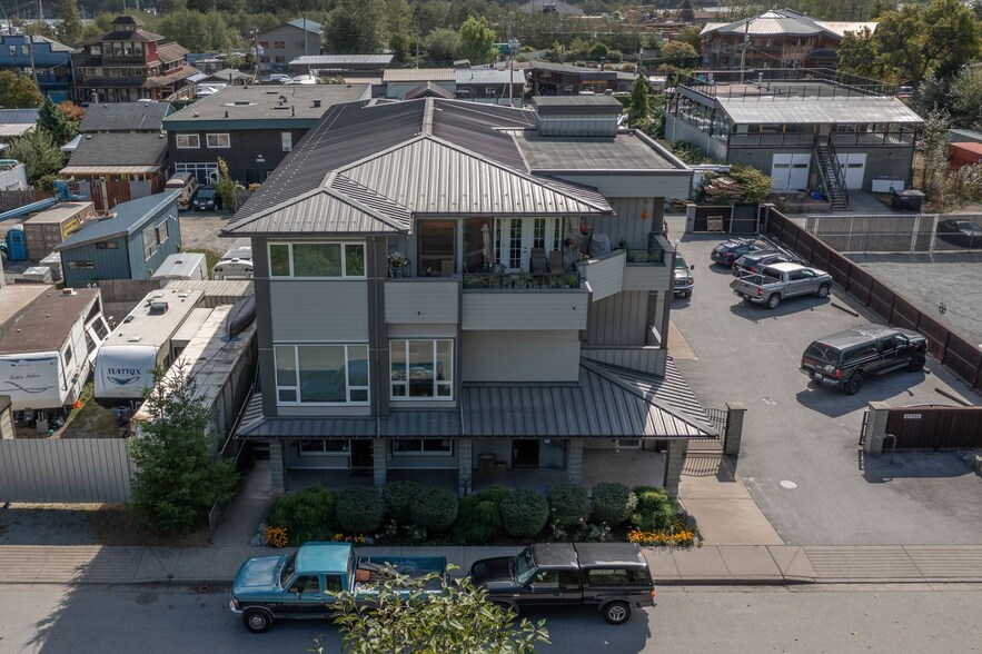 More Photos Of 37738 3 Av, Squamish Flex For Sale