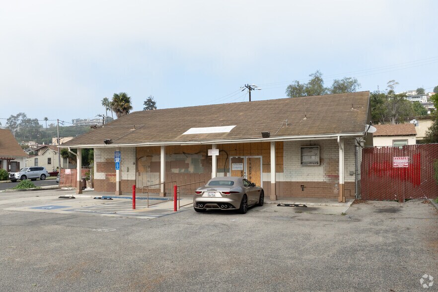 Primary Photo Of 1007 E Main St, Ventura Convenience Store For Sale