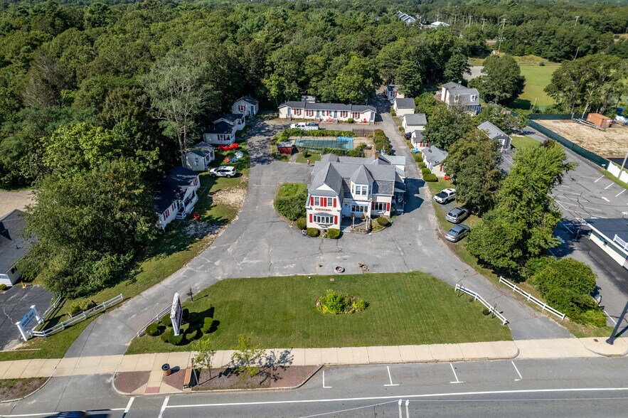 More Photos Of 223 Main St, Buzzards Bay Hotel For Sale
