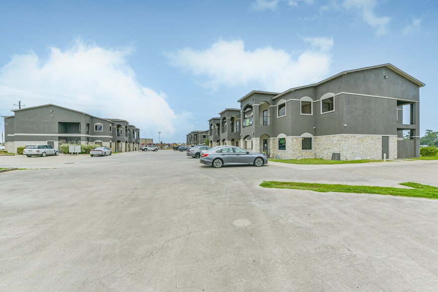 More Photos Of 20550 Townsen Blvd, Humble Office For Sale