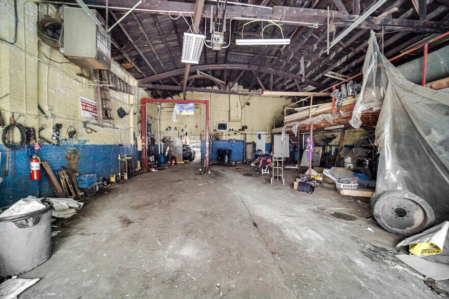 More Photos Of 2116 S California Ave, Chicago Auto Repair For Sale