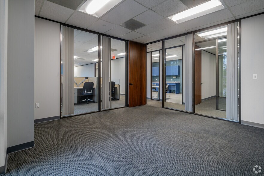 More Photos Of 11550 W IH-10, San Antonio Office For Lease