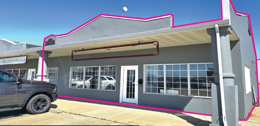 More Photos Of 6201 50th St, Leduc General Retail For Sale