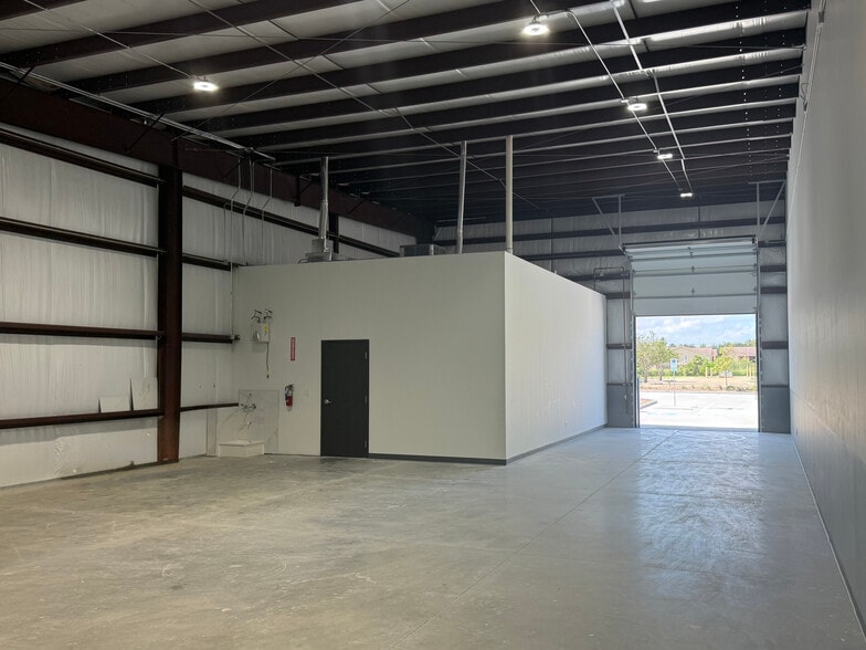More Photos Of 1100 E Whitewing Ave, McAllen Light Distribution For Lease
