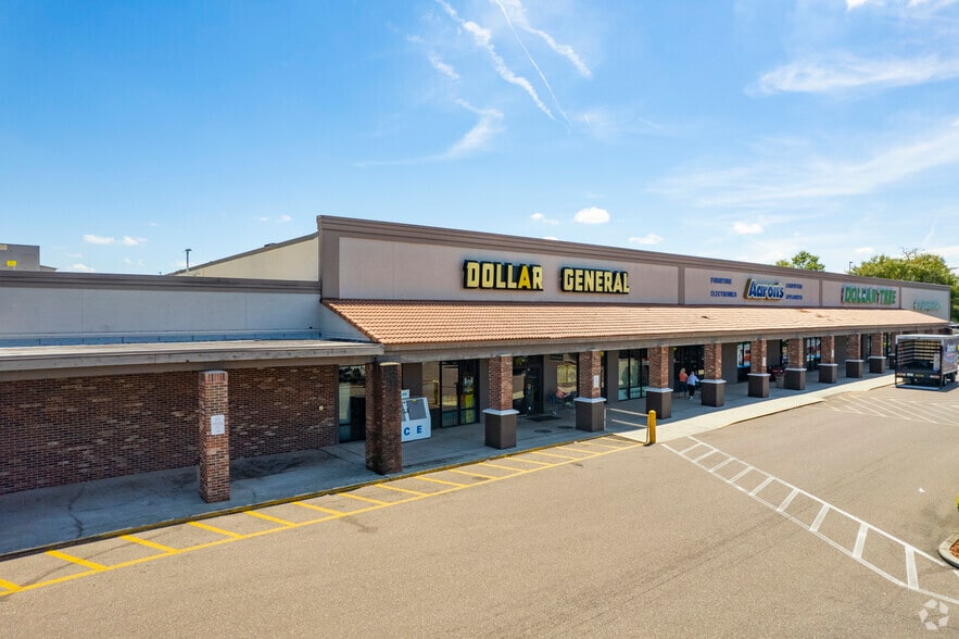 More Photos Of 2402-2502 James L Redman Pky, Plant City Unknown For Lease