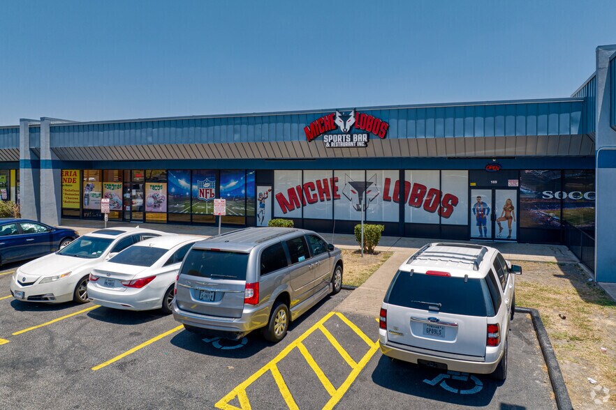 More Photos Of 900 E Braker Ln, Austin Storefront For Lease