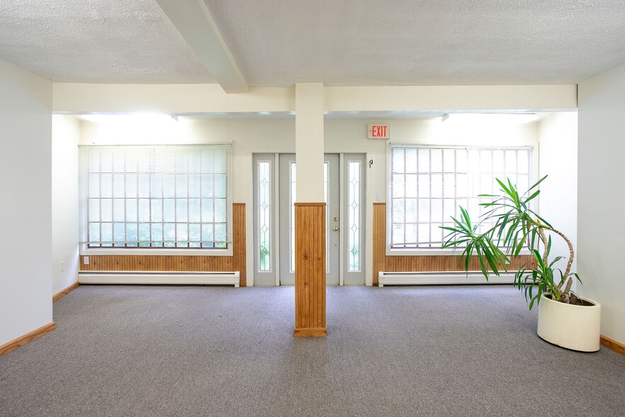 More Photos Of 30 Stockbridge Rd, Great Barrington Office Residential For Lease