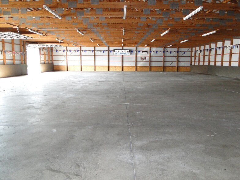 More Photos Of 215 Clark Dr, East Alton Industrial For Lease