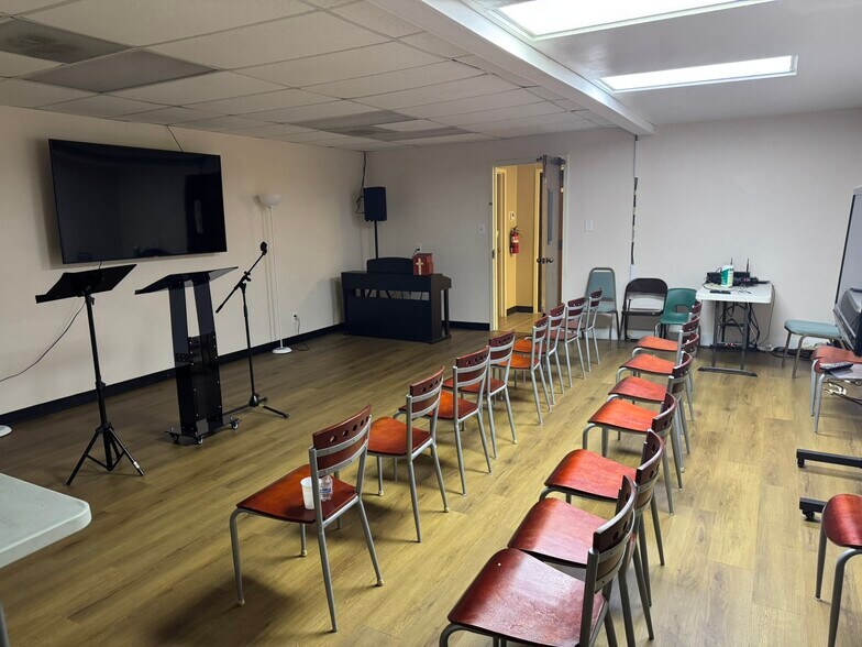 More Photos Of 3114 Old Denton Rd, Carrollton Specialty For Sale