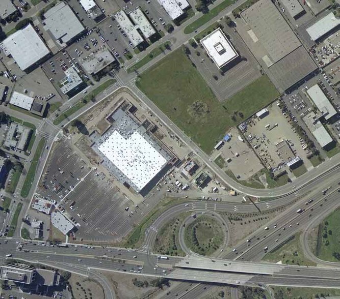 More Photos Of 8000 Edgewater Dr, Oakland Office For Lease