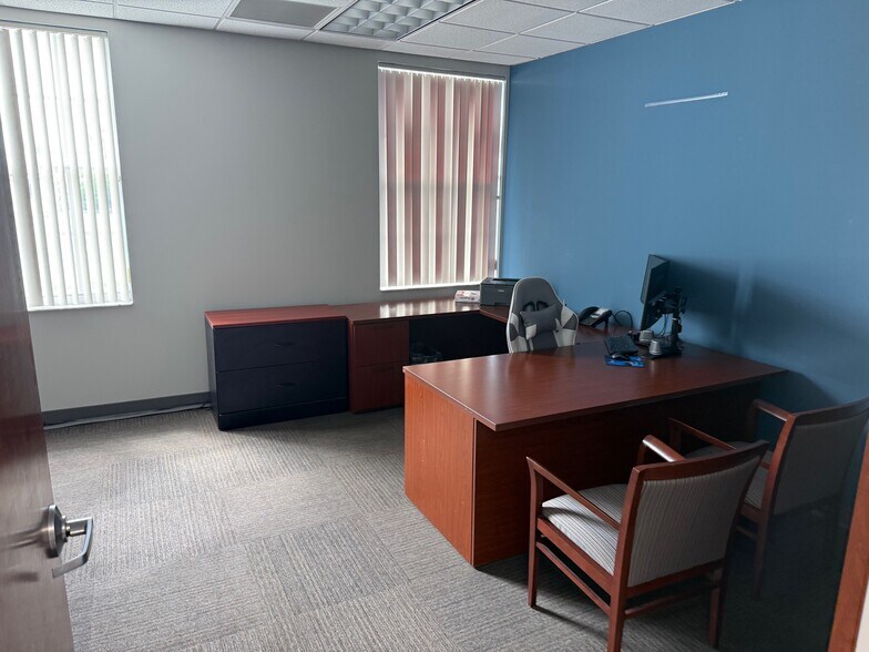 More Photos Of 6921 Pistol Range Rd, Tampa Office For Sale