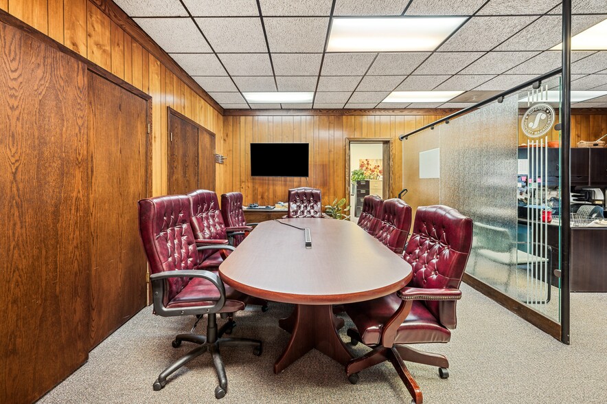 More Photos Of 207 Hawthorne Ave, Saint Joseph Warehouse For Sale