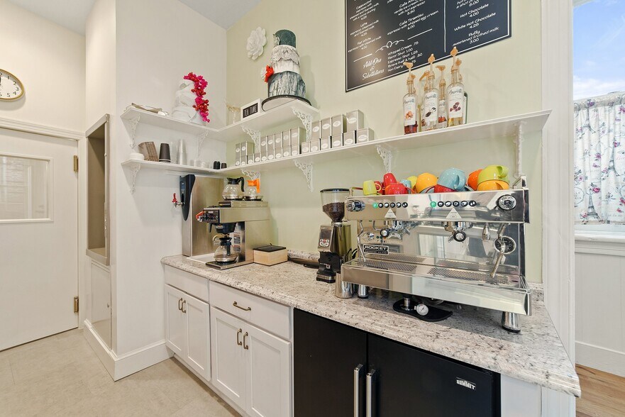 More Photos Of 12 Culpeper St, Warrenton Restaurant For Sale