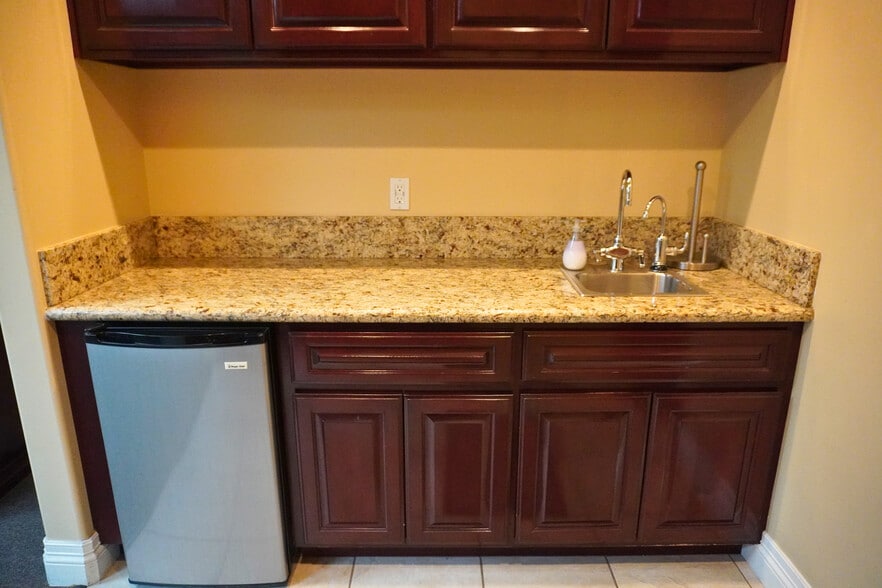 More Photos Of 650 Shoppers Ln, Covina Storefront Retail Office For Lease