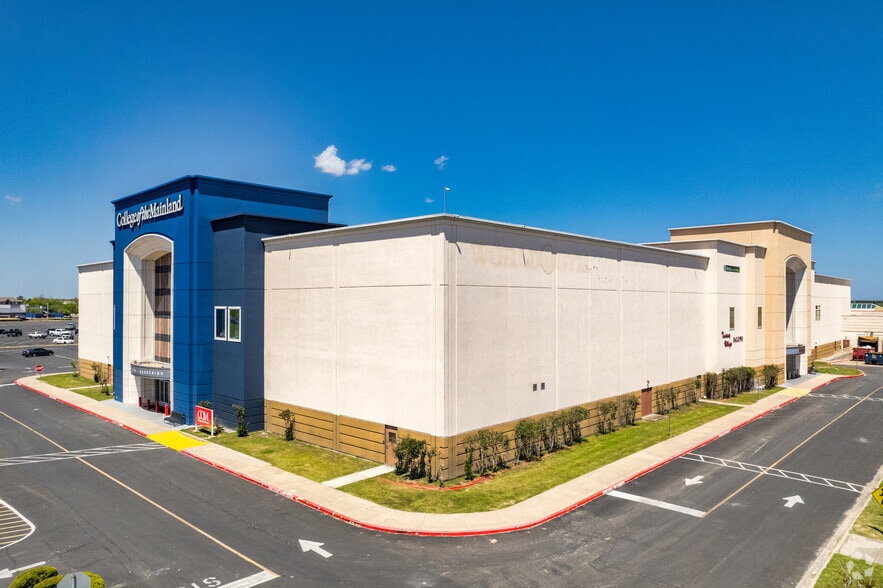 More Photos Of 10000 Emmett F Lowry Expy, Texas City Unknown For Lease