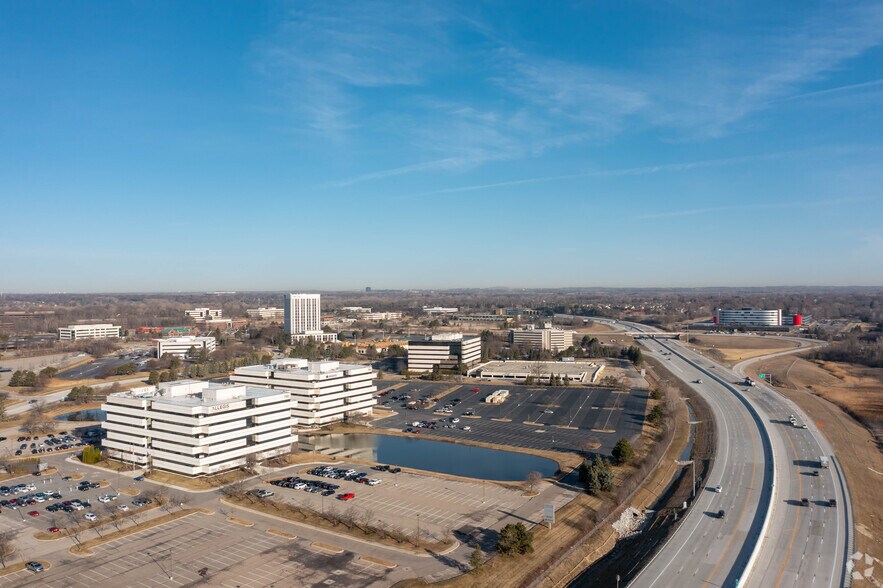 More Photos Of 700 Tower Dr, Troy Office For Lease