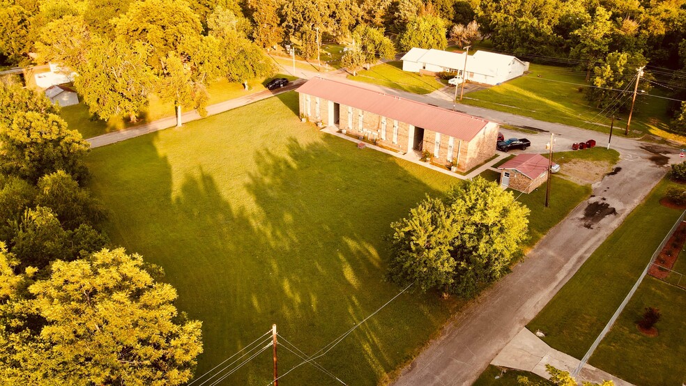 More Photos Of 800 W Washington St, Clarksville Apartments For Sale