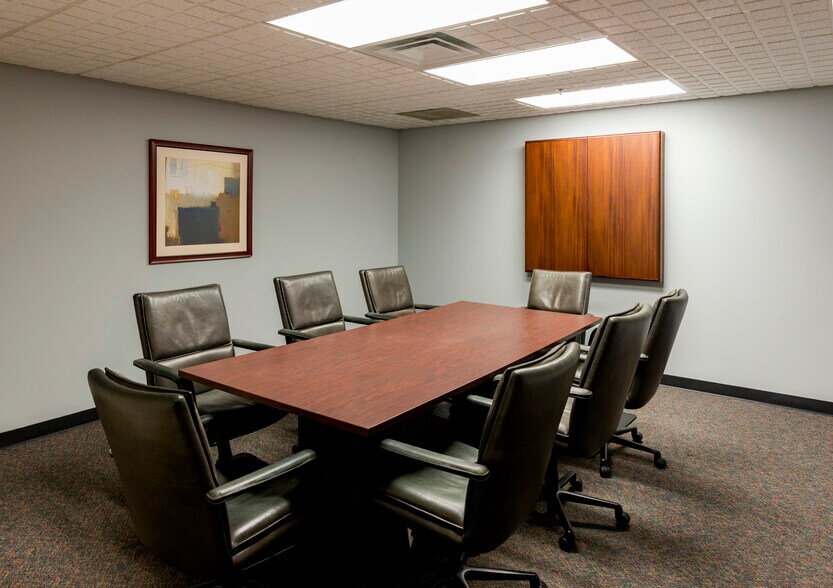 More Photos Of 175 Olde Half Day Rd, Lincolnshire Office For Lease