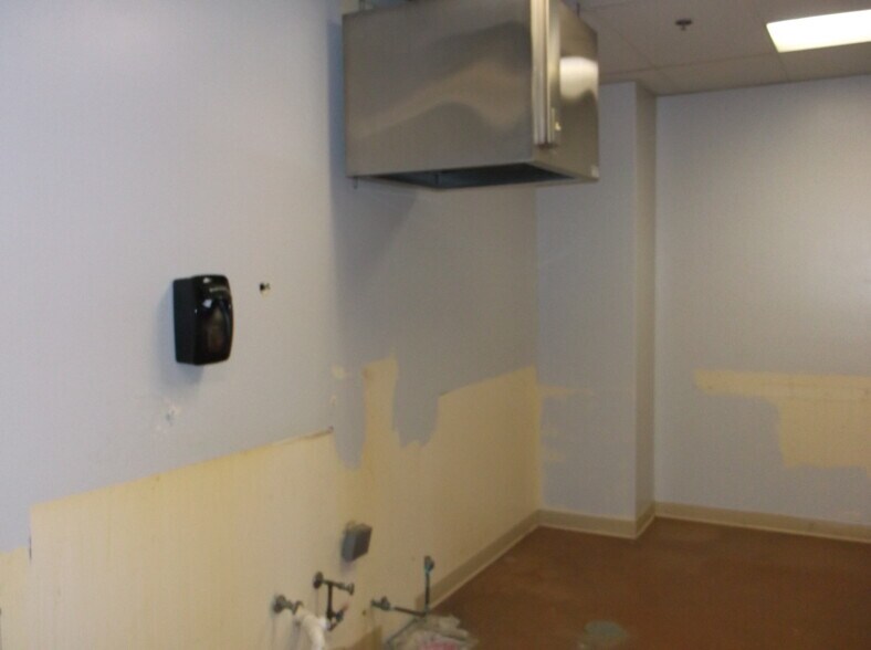 More Photos Of 130 W Larrabee St, Omro Office For Sale