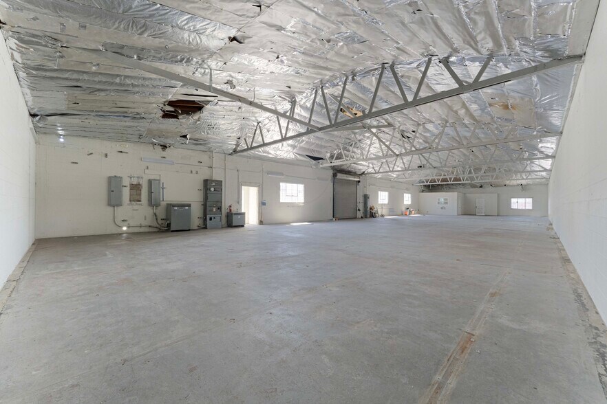 More Photos Of 15626 S Main St, Gardena Warehouse For Lease