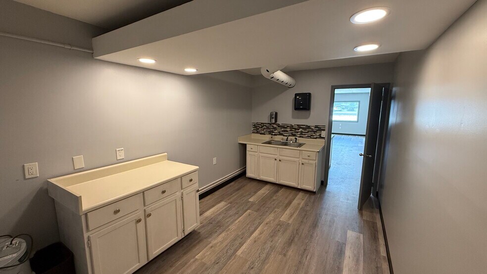 More Photos Of 4384 S Church Street Ext, Roebuck Flex For Lease