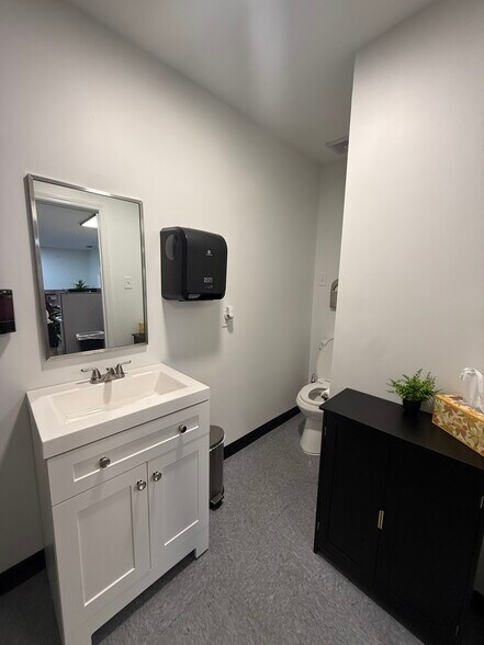 More Photos Of 2540 Leroy Stevens Rd, Mobile Light Manufacturing For Lease