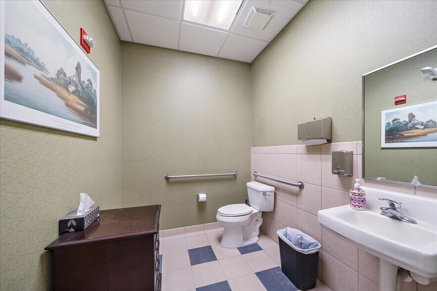 More Photos Of 5601-5605 Marquesas Cir, Sarasota Office For Sale