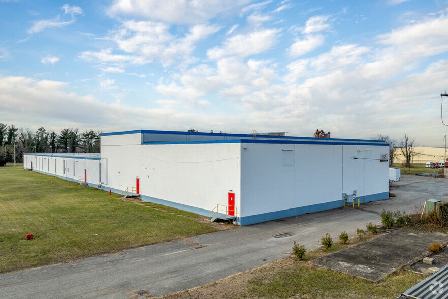 More Photos Of 45 Griffith St, Salem Warehouse For Sale