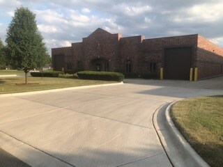 More Photos Of 465-469 Windy Point Dr, Glendale Heights Warehouse For Lease