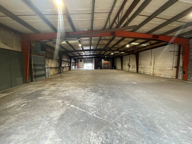 More Photos Of 1074 Martin Luther King Jr Blvd, Columbus Manufacturing For Lease